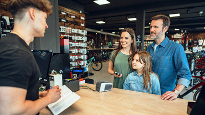 img-full-family-making-a-payment-in-bicycle-store
