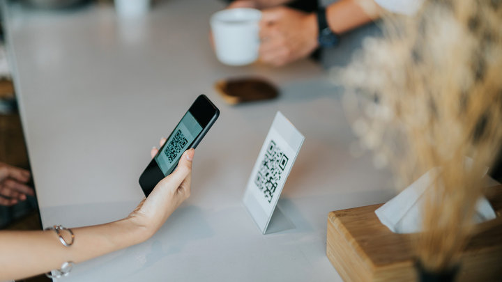 using a qr code to make a payment with a mobile
